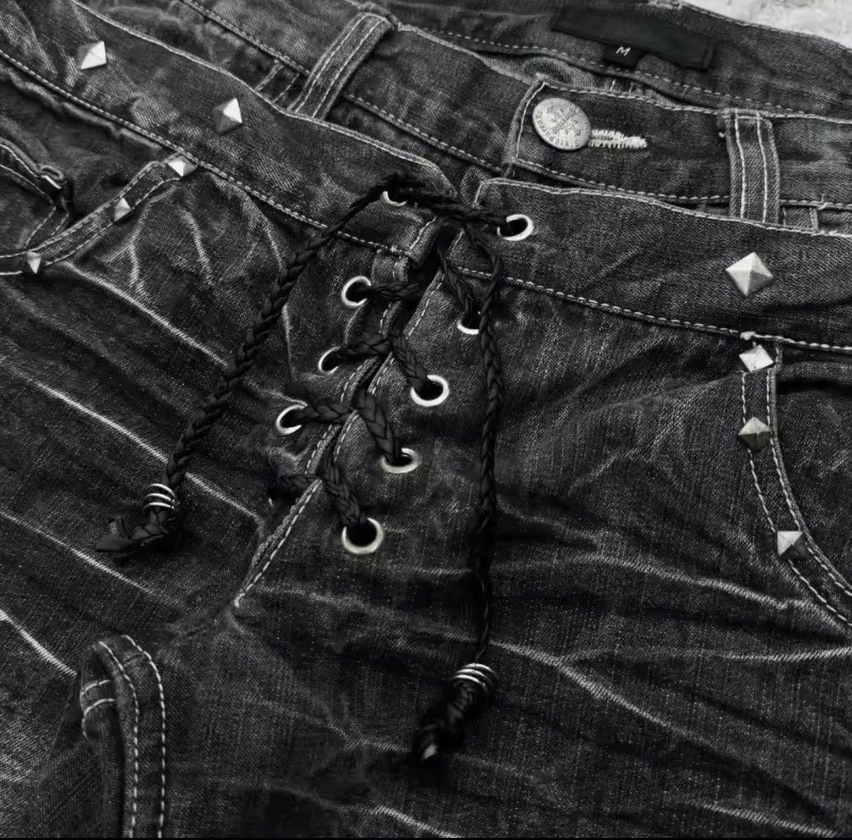 BLACK FADED CINCH DENIM
